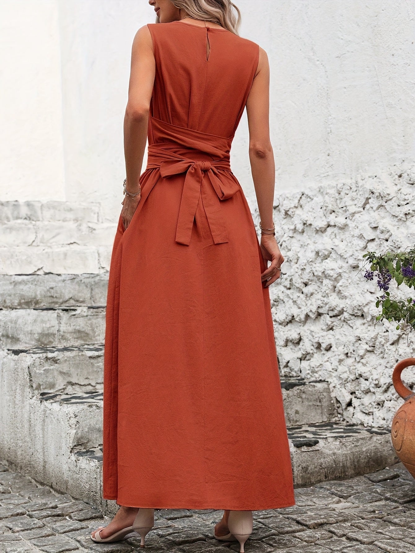 Vestido Casual Sem Mangas com Amarração nas Costas em Cor Sólida