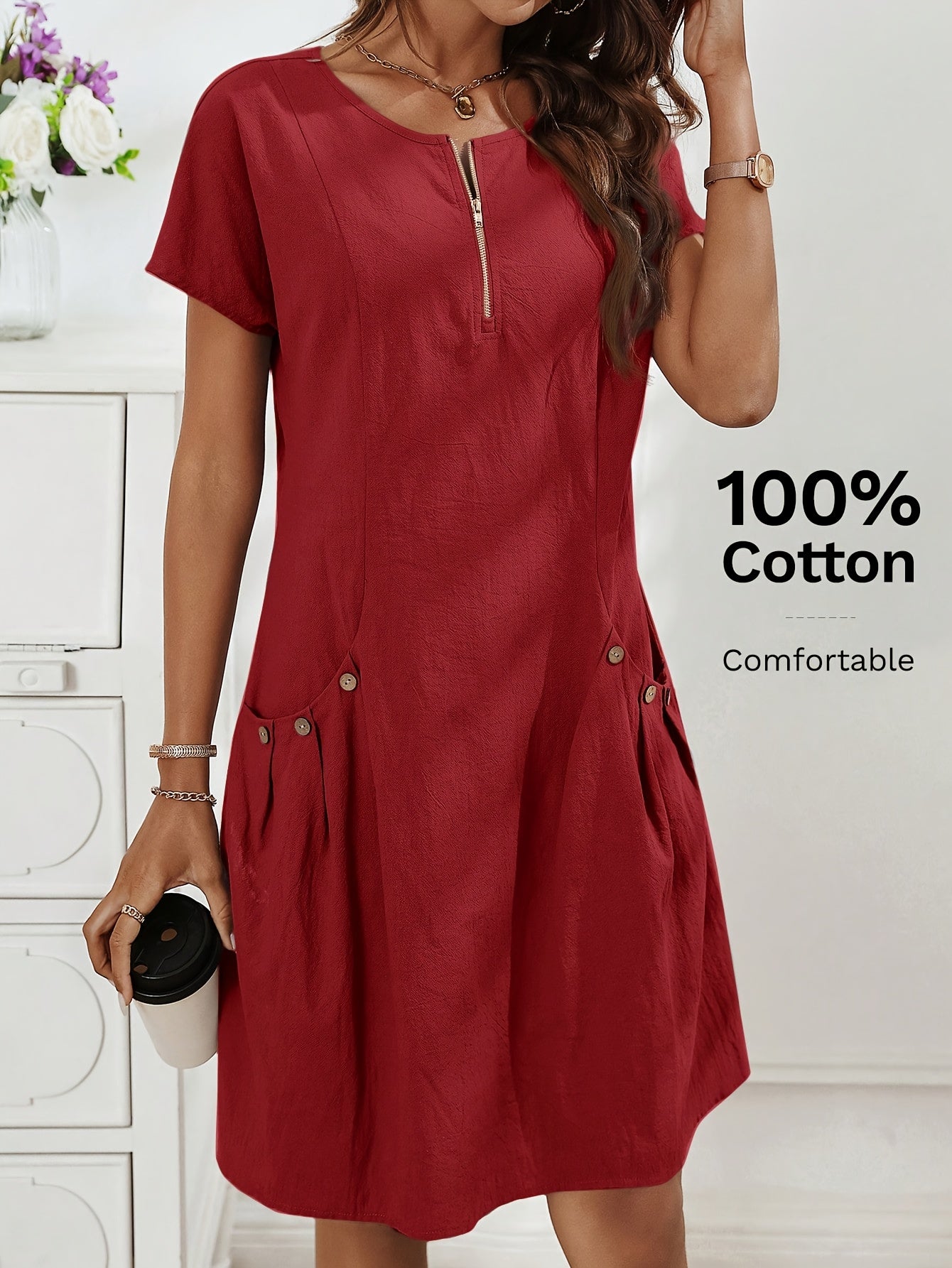 Vestido Curto Evasê com Zíper Costas Bolsos e Botões Frontais