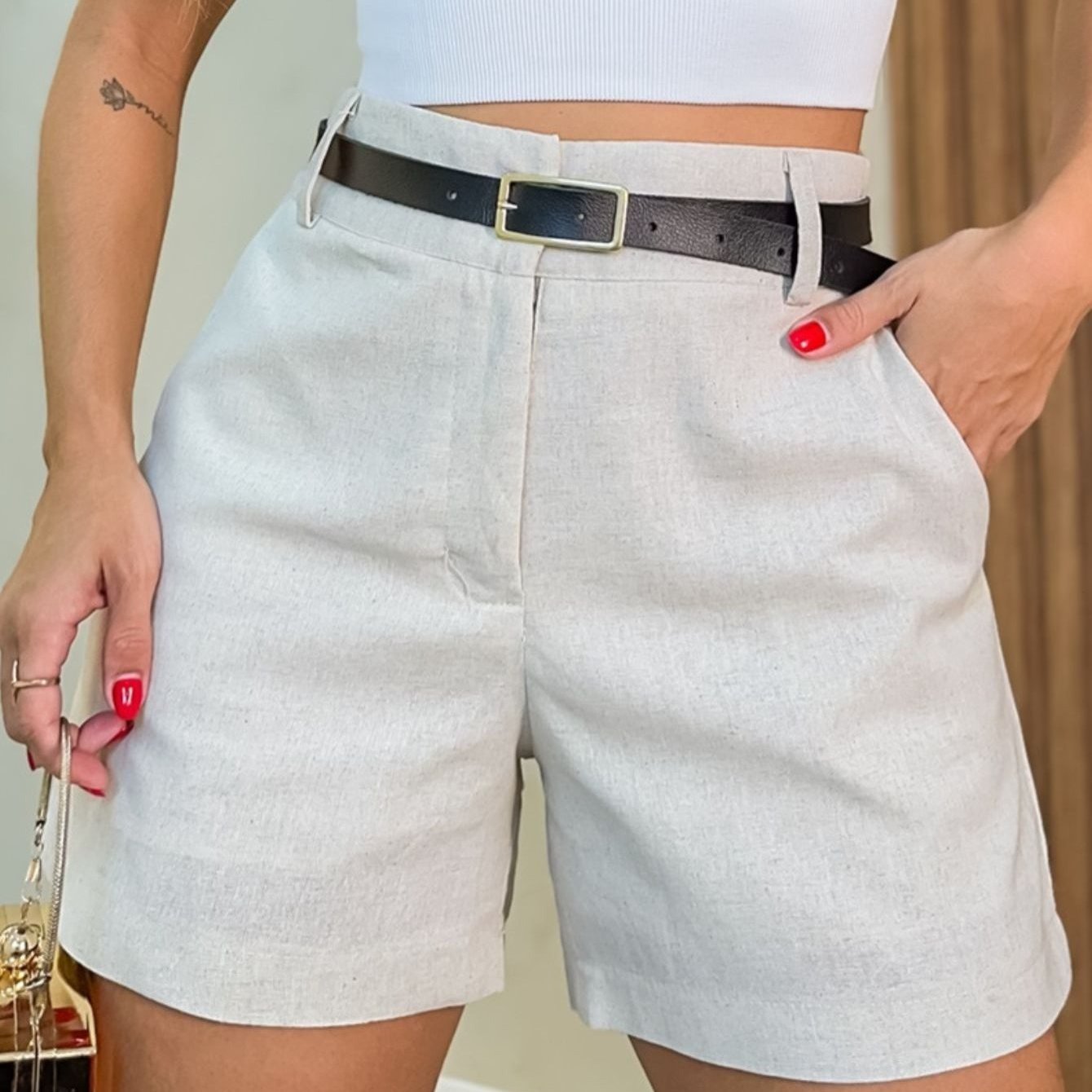 Bermuda Feminina Alfaiataria com Cinto Bolsos e Forro Elegante