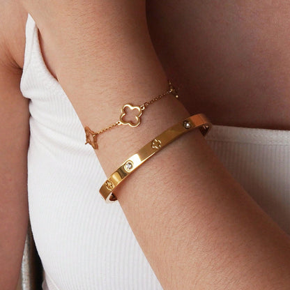 Kit 2 Pulseiras Femininas Aço Inoxidável Trevo Zircônia Banho Ouro 18K Elegante