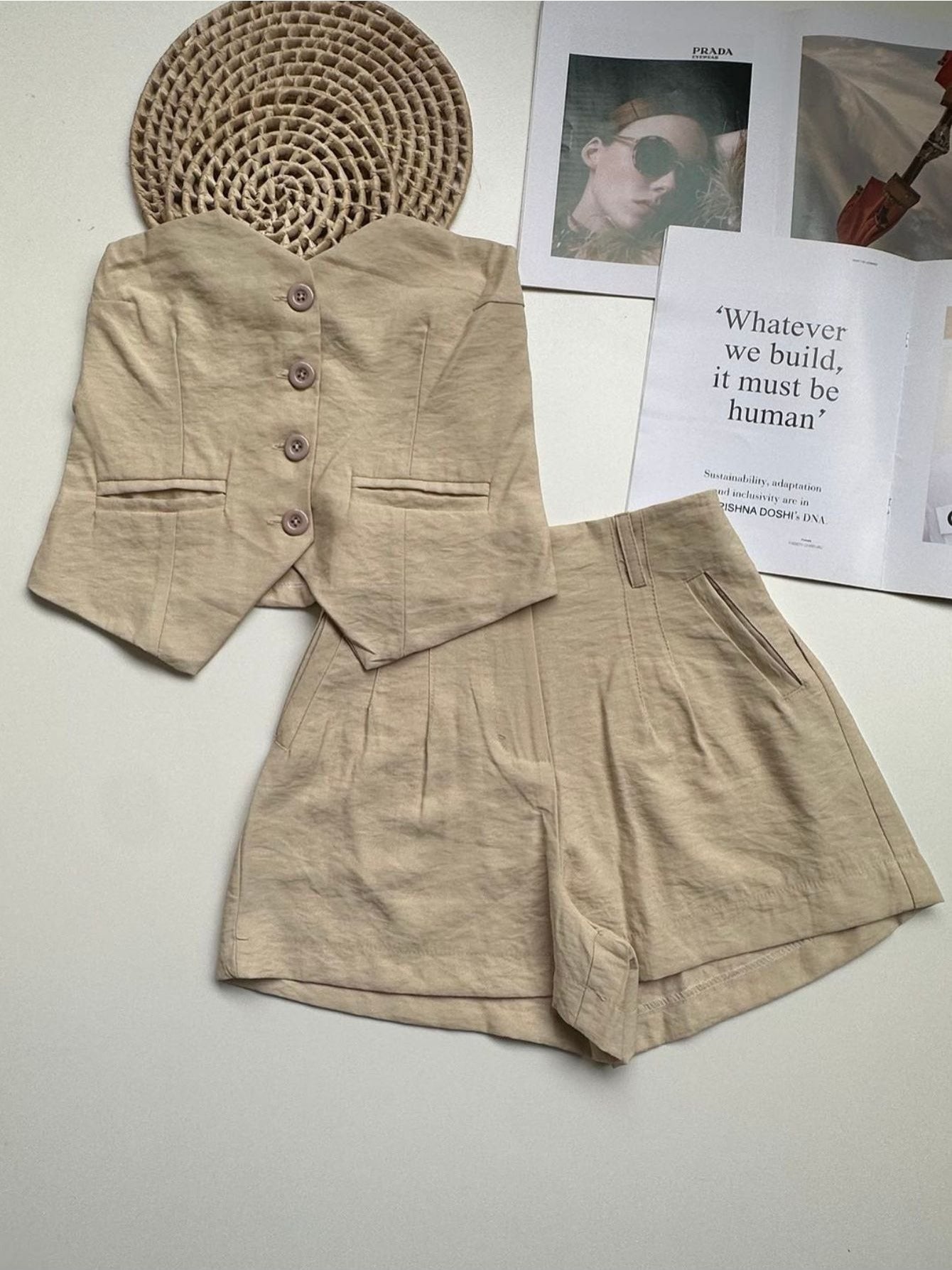 Conjunto Feminino Alfaiataria Top Cropped e Shorts com Pregas Casual