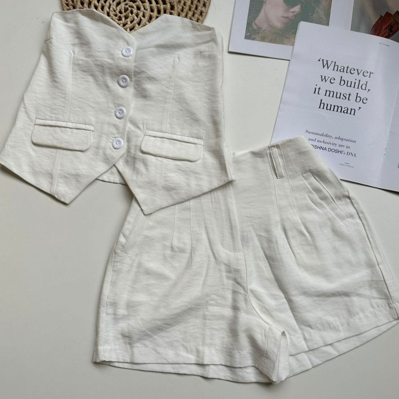 Conjunto Feminino Alfaiataria Top Cropped e Shorts com Pregas Casual
