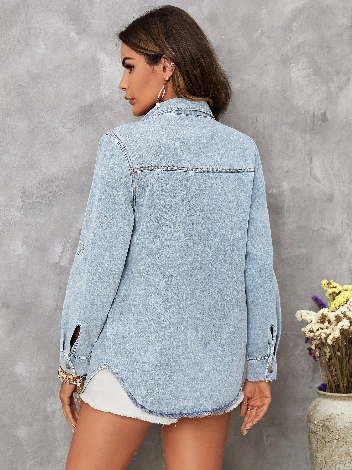 Camisa Jeans Feminina Manga Longa com Bolsos Frontais Casual