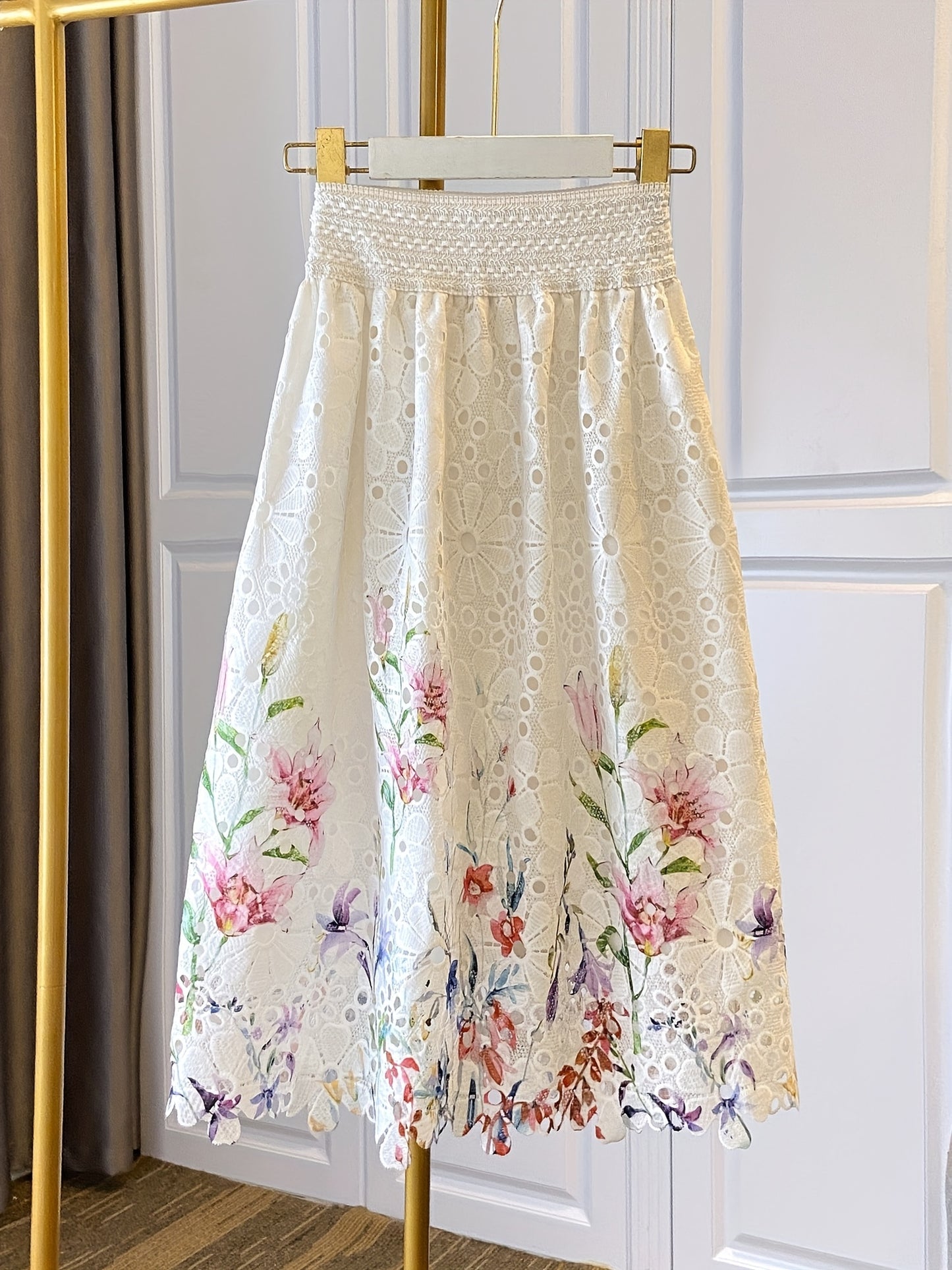 Saia Midi Godê Laise Bordado Floral Branca Romântica Elegante
