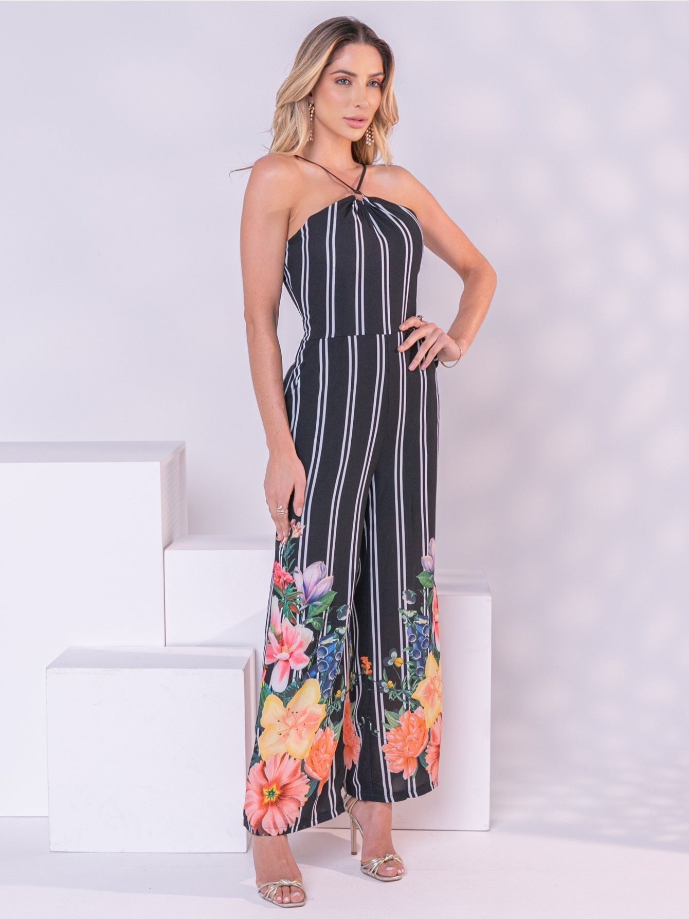 Macacão Feminino Listrado Floral Alça Única Perna Larga Elegante