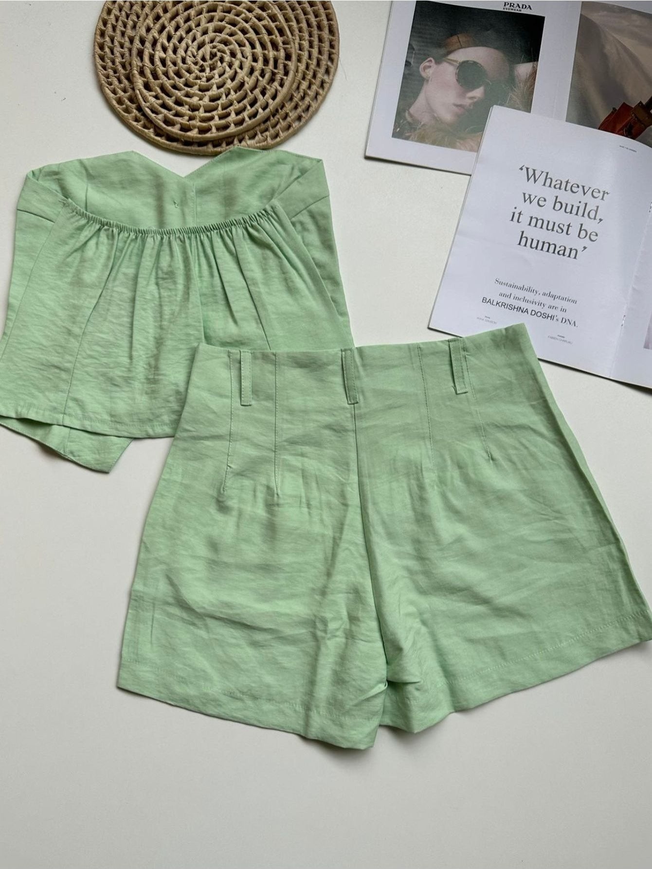 Conjunto Feminino Alfaiataria Top Cropped e Shorts com Pregas Casual