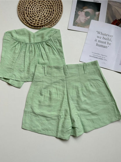 Conjunto Feminino Alfaiataria Top Cropped e Shorts com Pregas Casual