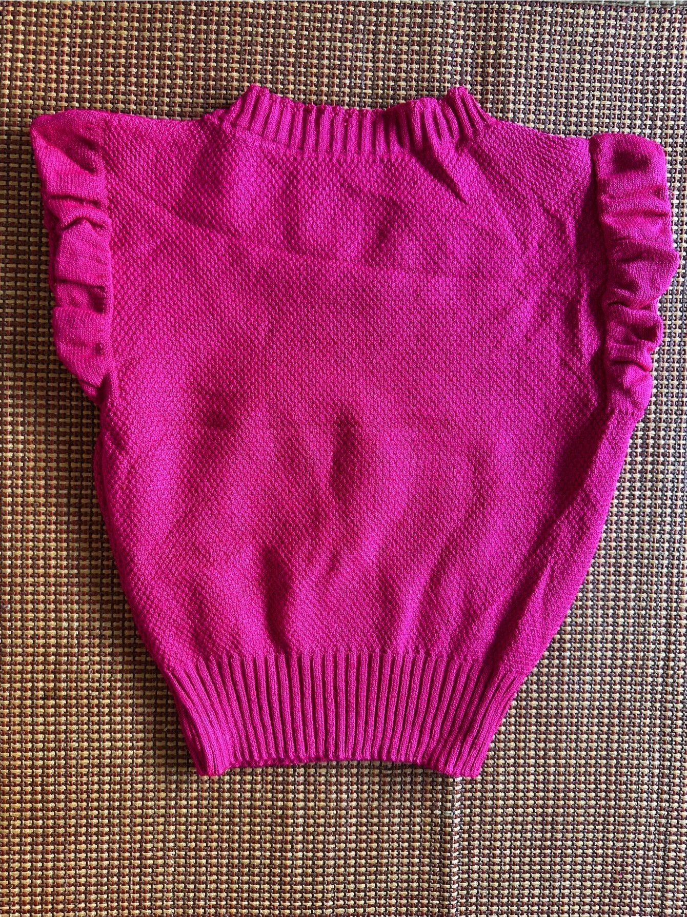 Blusa Tricot Feminina Gola Alta com Babados nas Mangas Sem Mangas