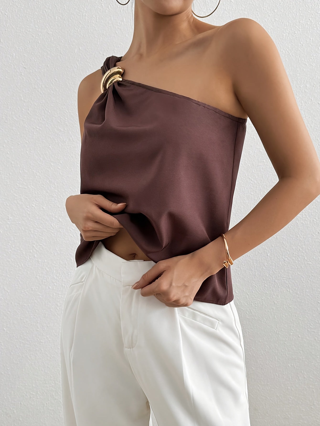 Top Cropped Feminino Ombro Único com Argola Dourada Cetim Elegante
