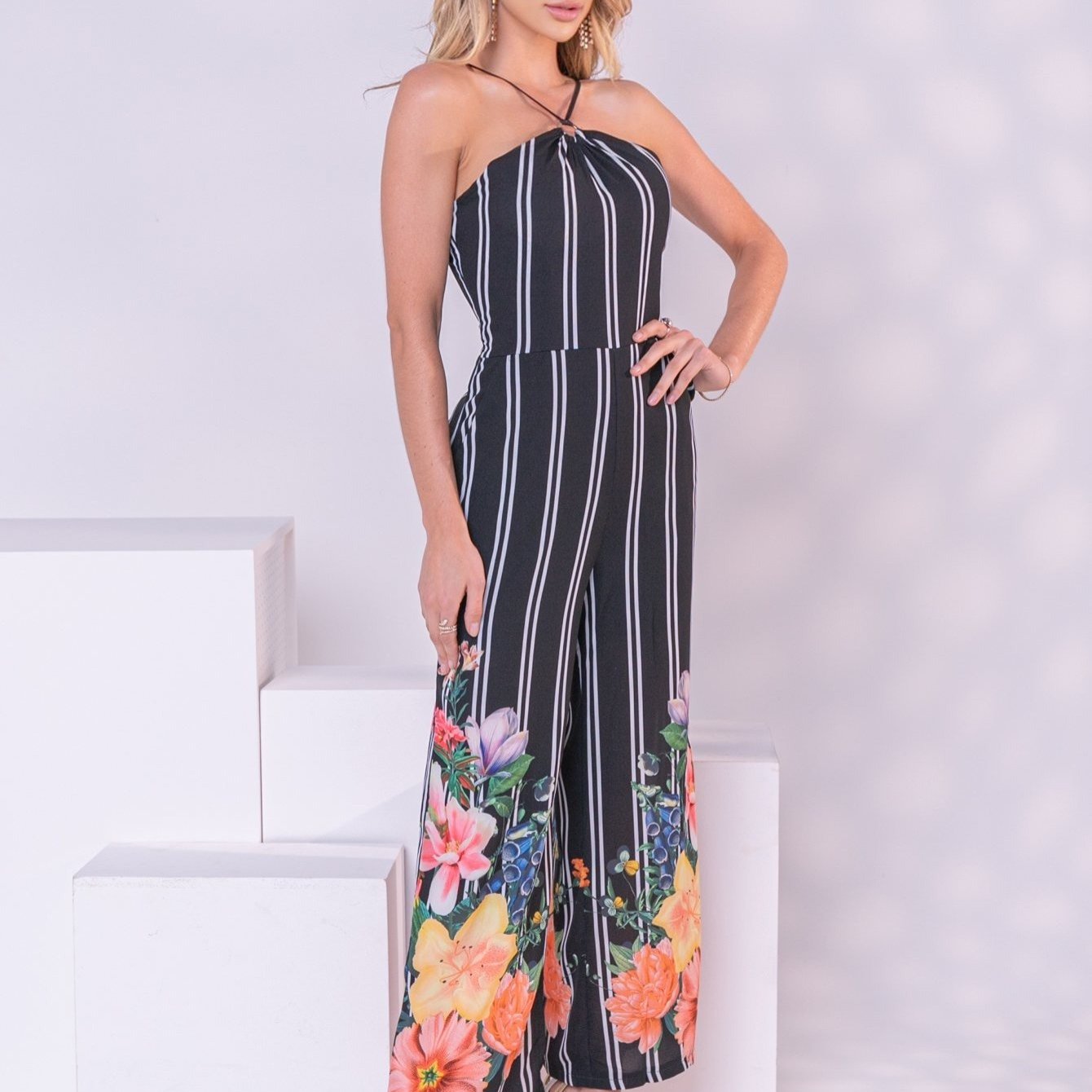 Macacão Feminino Listrado Floral Alça Única Perna Larga Elegante