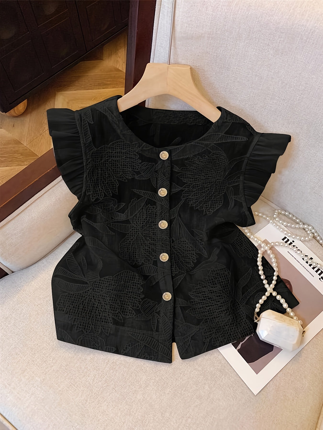 Blusa Feminina Laise Branca Manga Curta com Babados e Botões Romântica