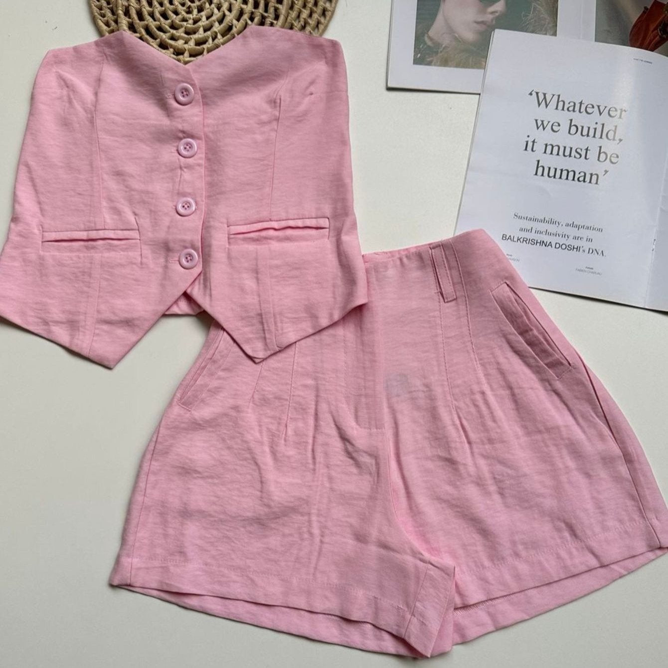 Conjunto Feminino Alfaiataria Top Cropped e Shorts com Pregas Casual