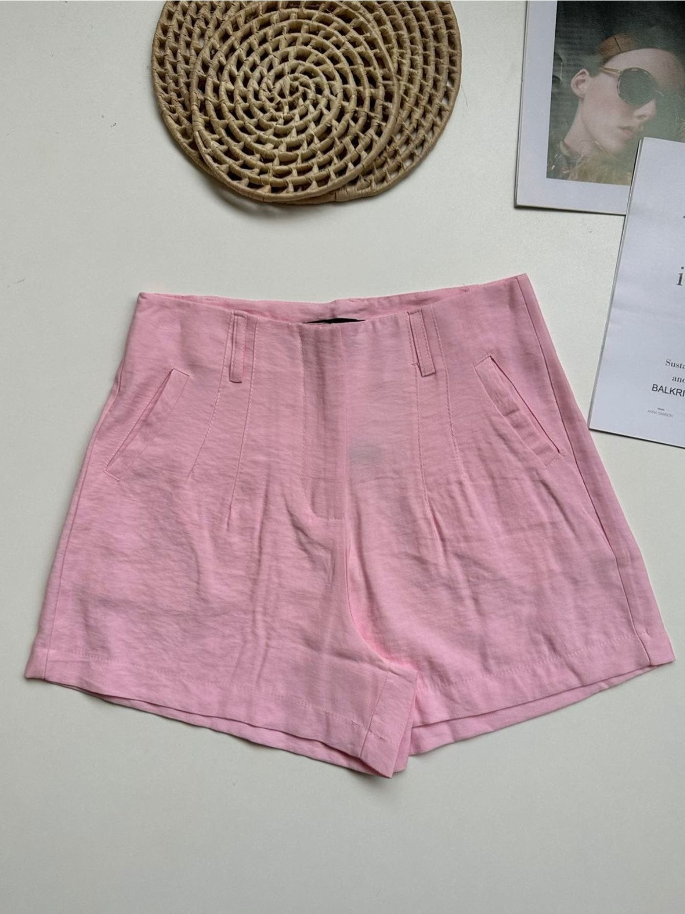 Conjunto Feminino Alfaiataria Top Cropped e Shorts com Pregas Casual