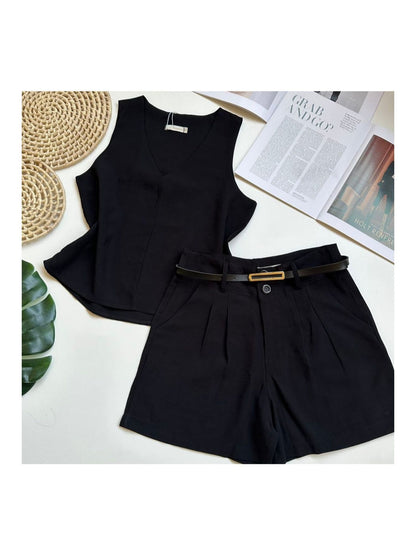Conjunto Feminino Alfaiataria Regata Decote V e Shorts com Cinto Casual