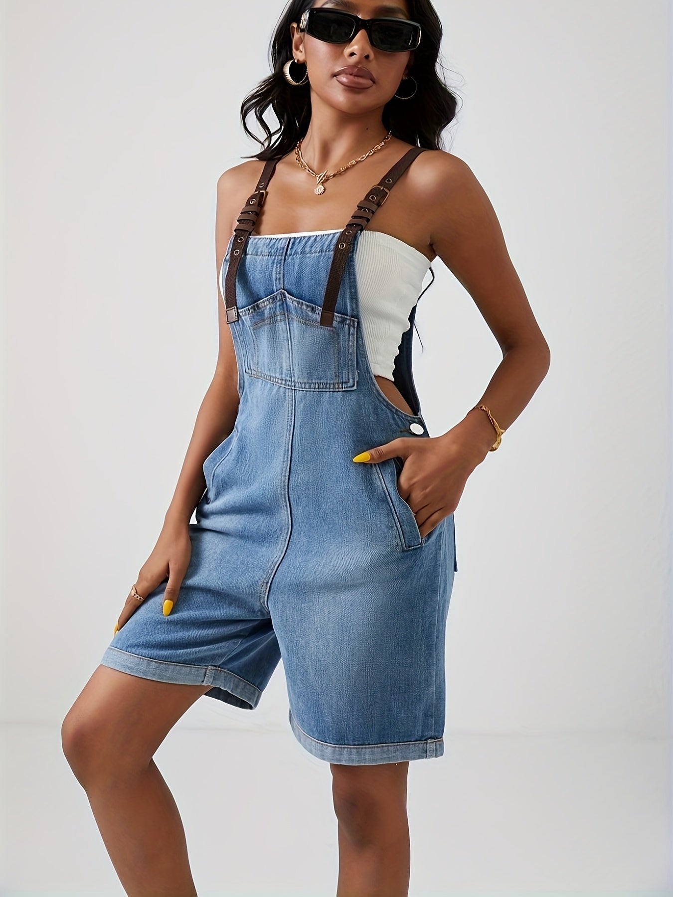 Jardineira Jeans Feminina Shorts com Alças Ajustáveis Casual Verão