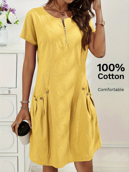 Vestido Curto Evasê com Zíper Costas Bolsos e Botões Frontais