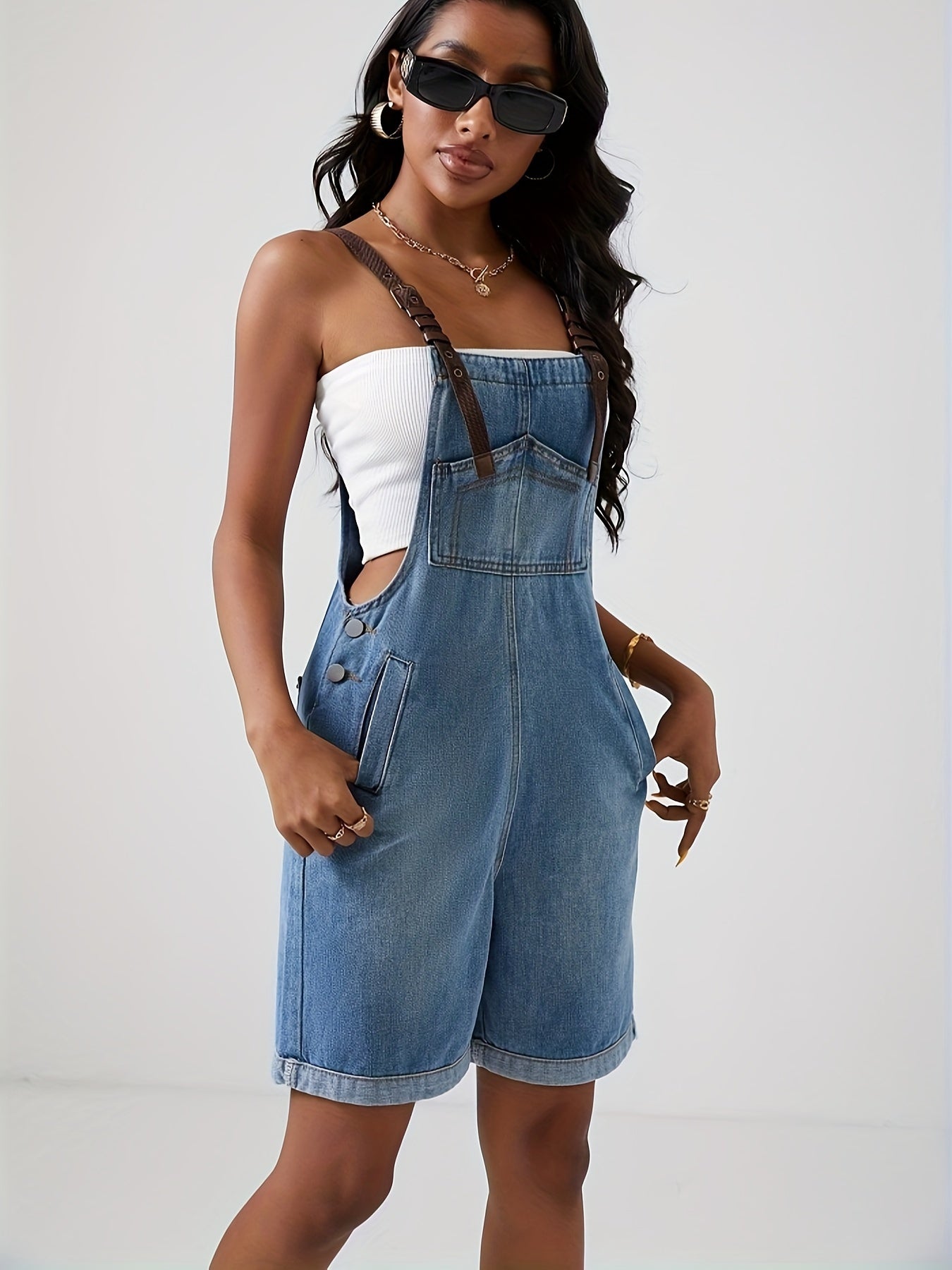 Jardineira Jeans Feminina Shorts com Alças Ajustáveis Casual Verão