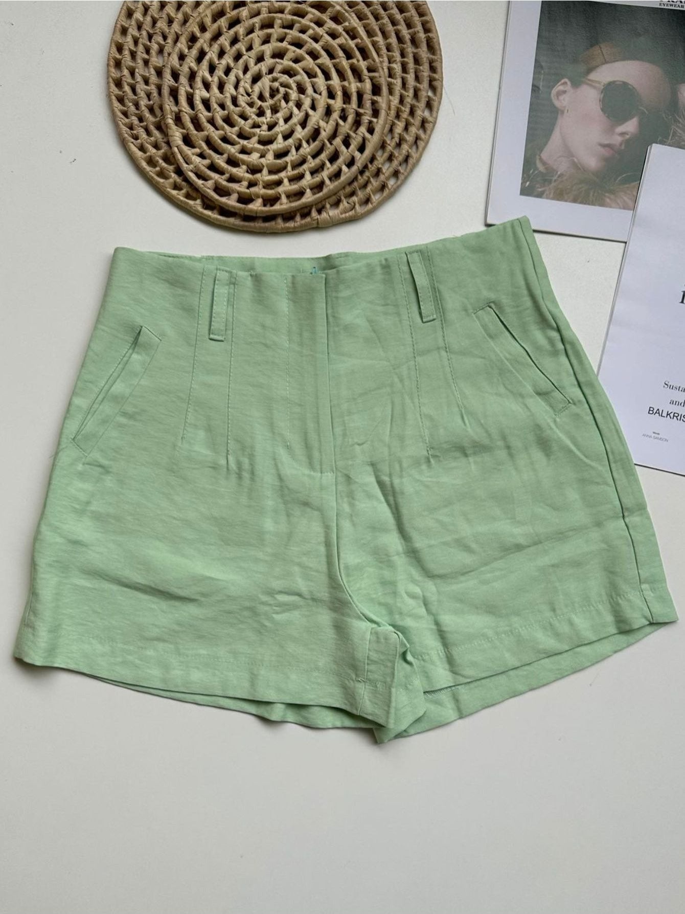 Conjunto Feminino Alfaiataria Top Cropped e Shorts com Pregas Casual