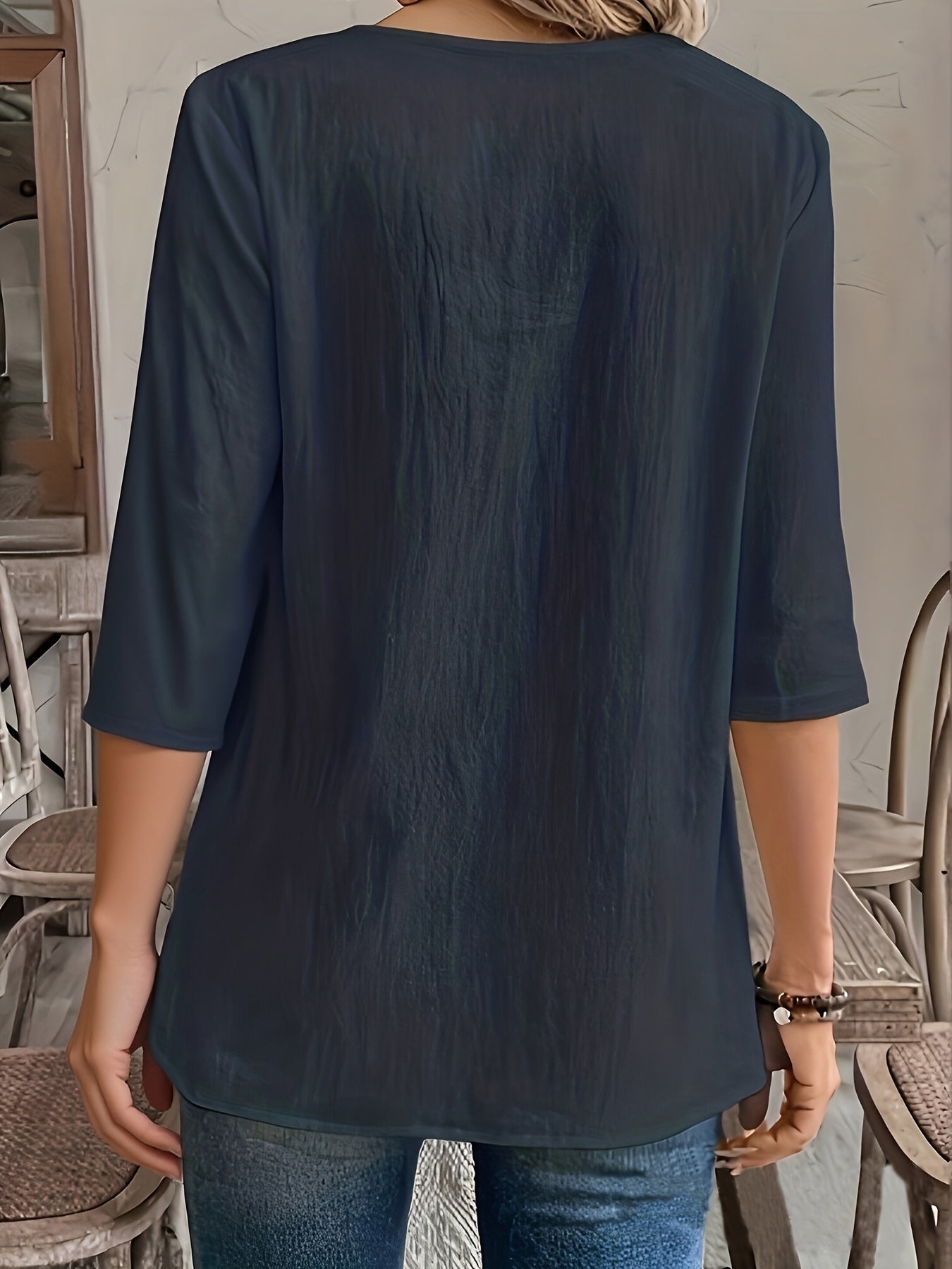 Blusa Feminina Manga 3/4 Decote V com Botões Barra Assimétrica Casual