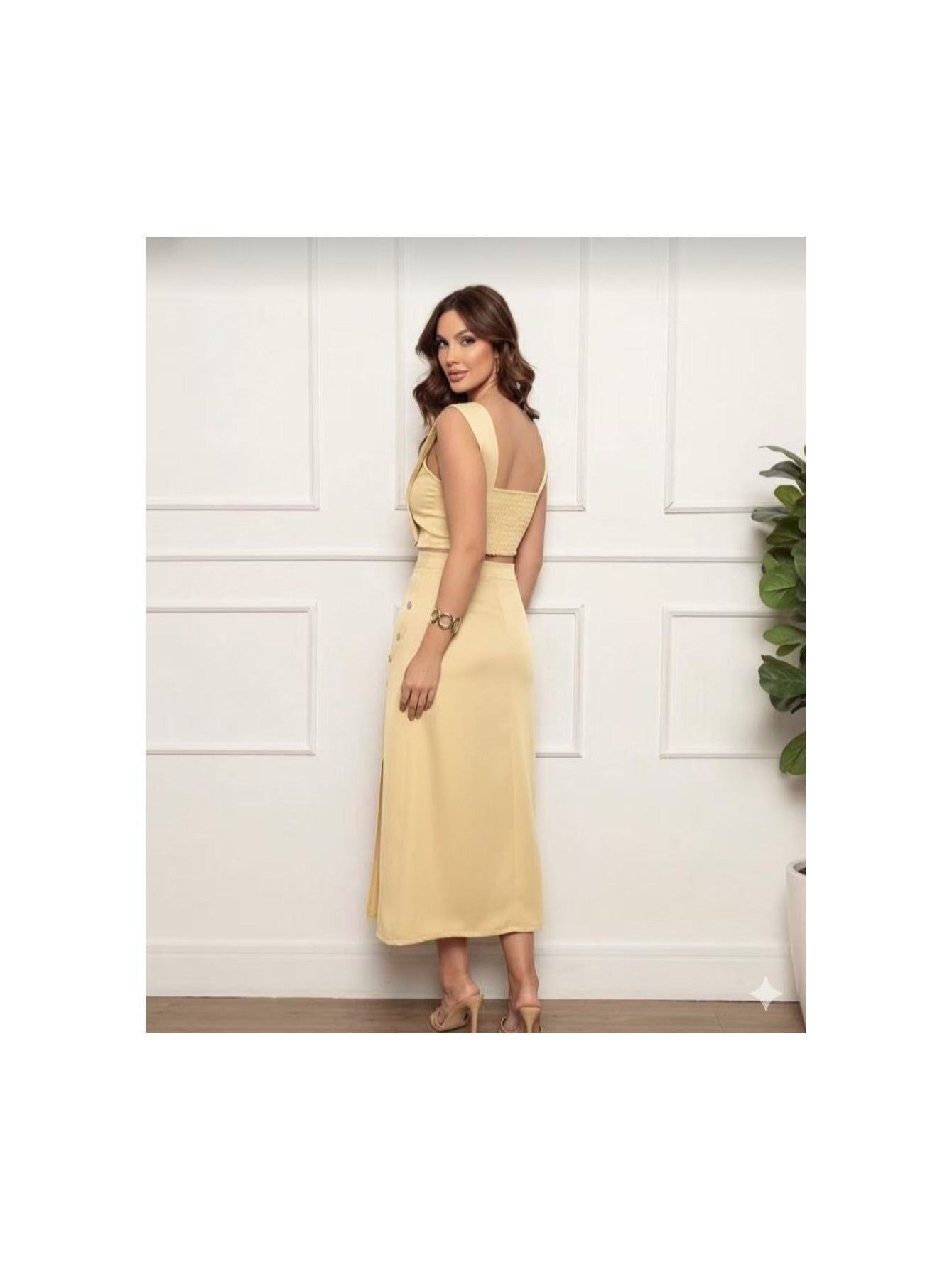Conjunto Feminino Alfaiataria Top Cropped e Saia Midi com Fenda e Botões