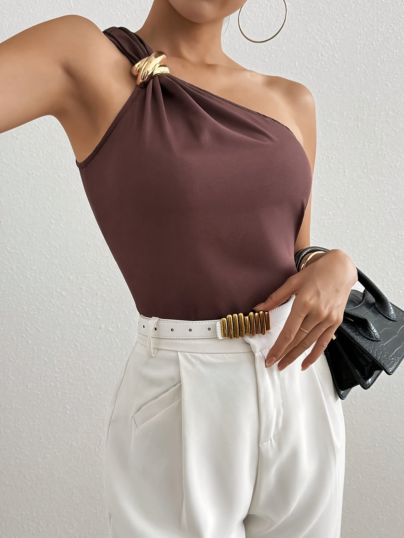 Top Cropped Feminino Ombro Único com Argola Dourada Cetim Elegante