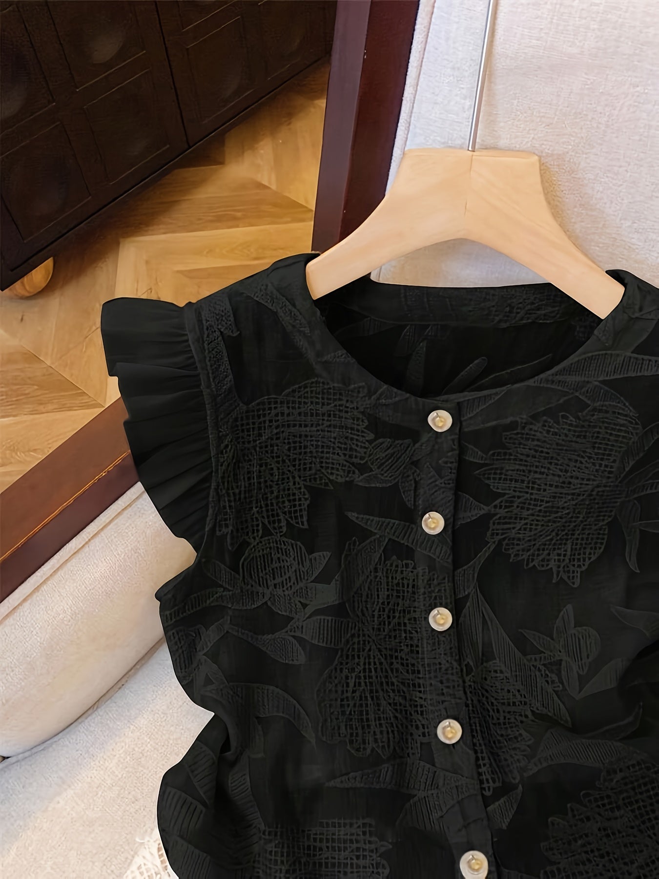Blusa Feminina Laise Branca Manga Curta com Babados e Botões Romântica