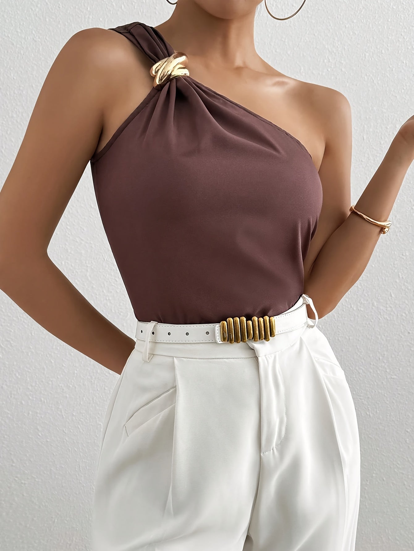 Top Cropped Feminino Ombro Único com Argola Dourada Cetim Elegante