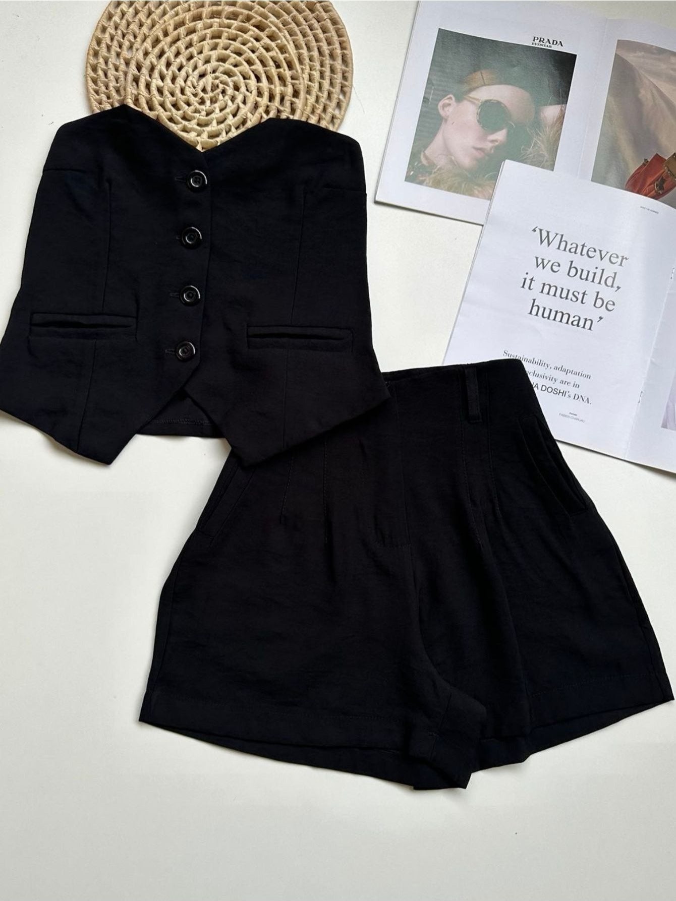 Conjunto Feminino Alfaiataria Top Cropped e Shorts com Pregas Casual