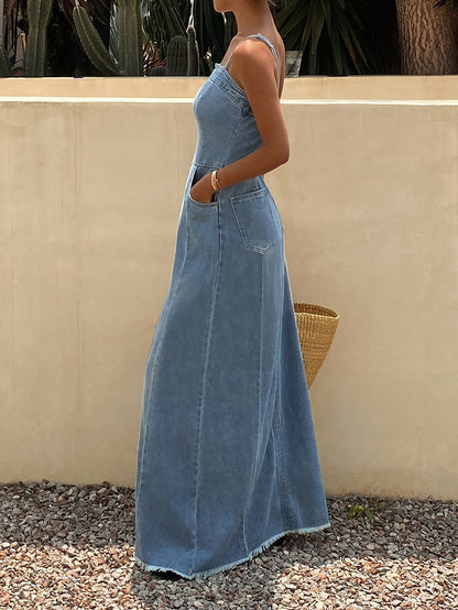 Vestido Jeans Longo com Alças Finas Lavagem Vintage Estilo Retrô