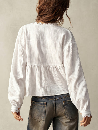 Blusa Feminina Laise Branca Manga Longa Decote V com Renda e Botões