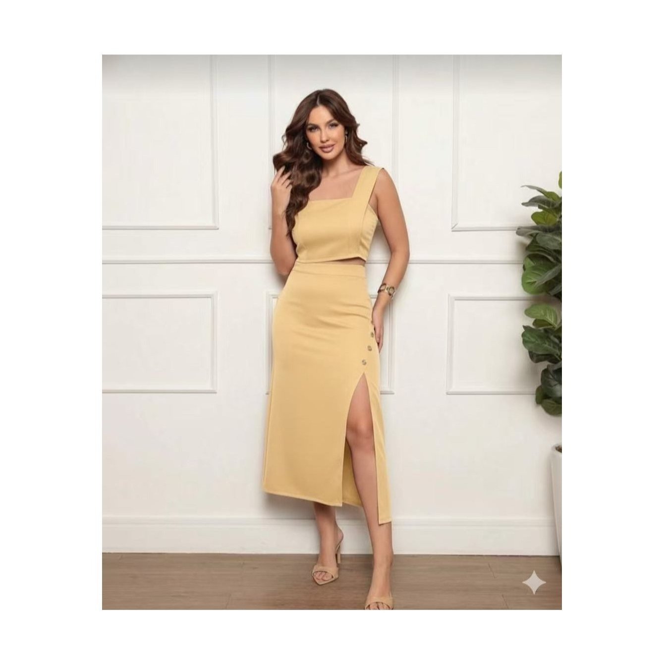 Conjunto Feminino Alfaiataria Top Cropped e Saia Midi com Fenda e Botões