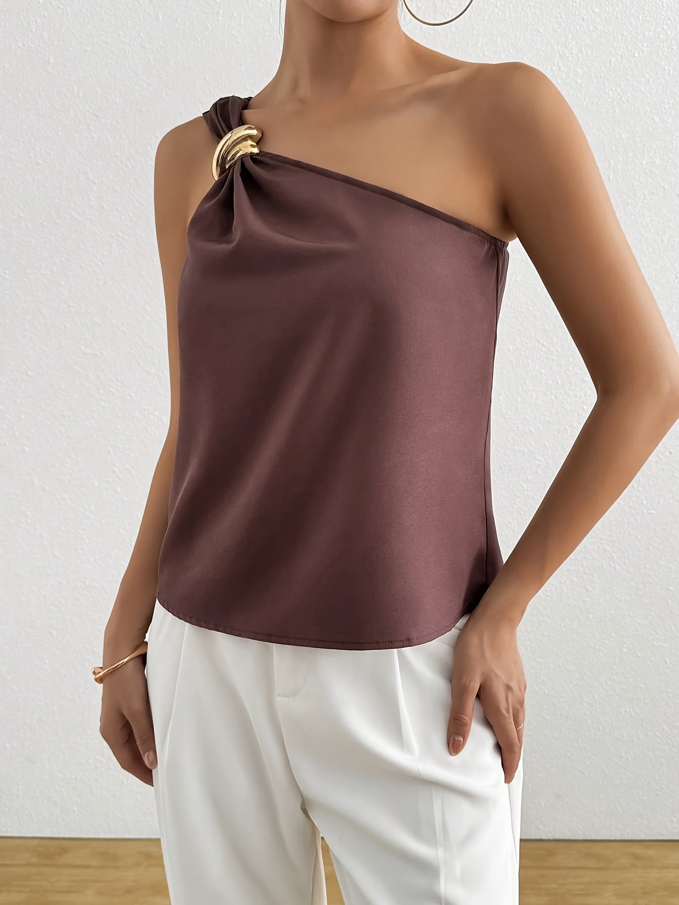 Top Cropped Feminino Ombro Único com Argola Dourada Cetim Elegante