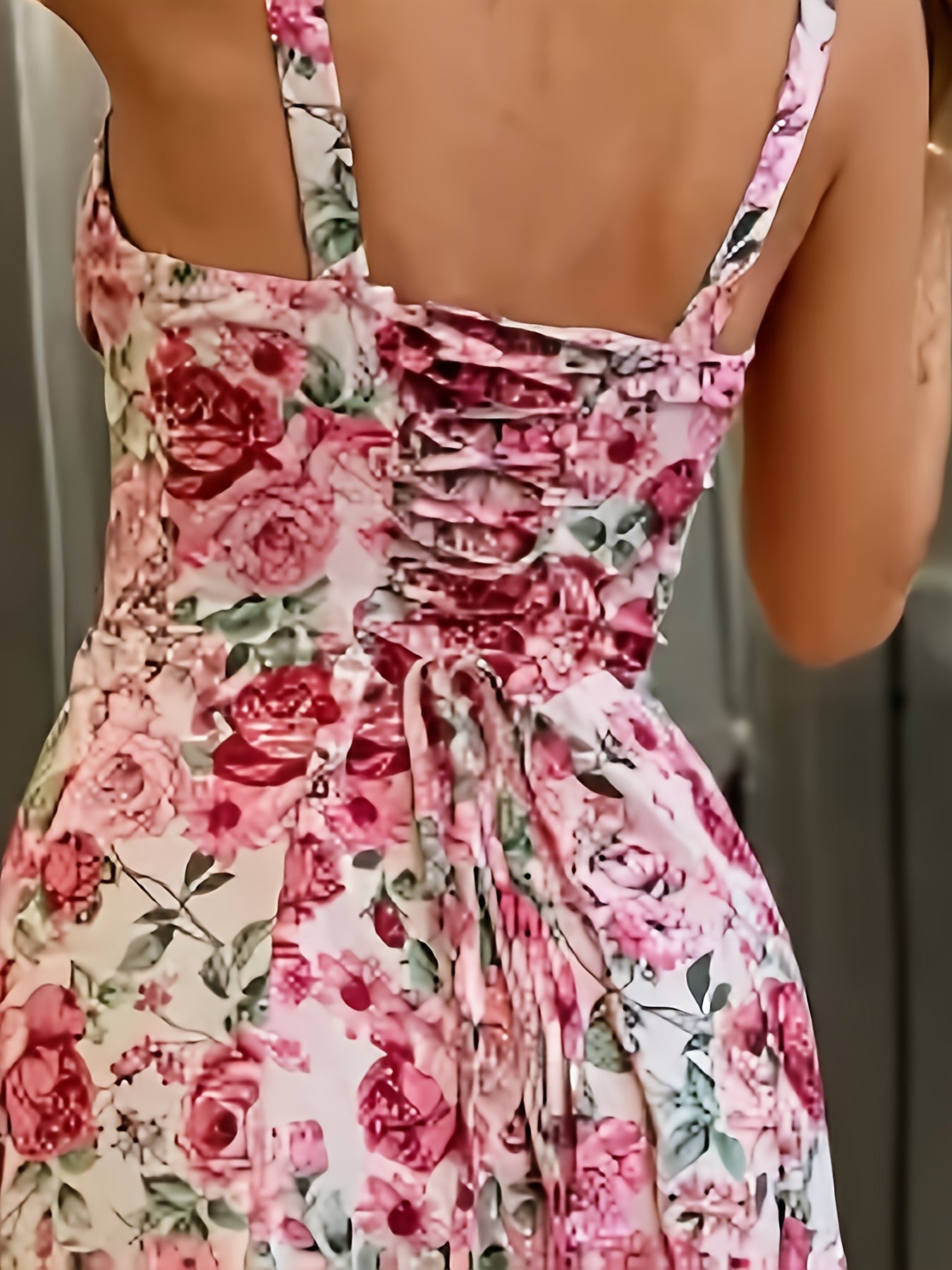 Vestido Midi Floral com Fenda Lateral Alças Finas e Amarração na Cintura