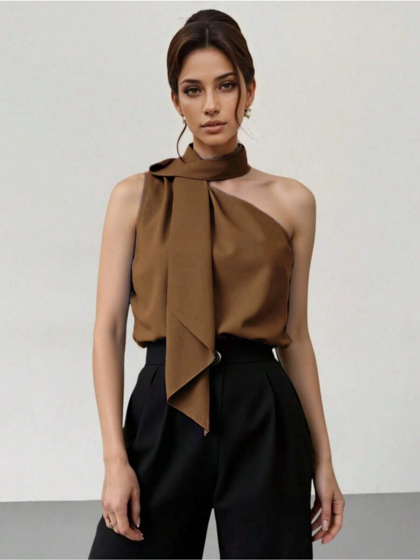 Blusa Feminina Ombro Único com Laço Ajustável Cetim Elegante Festa