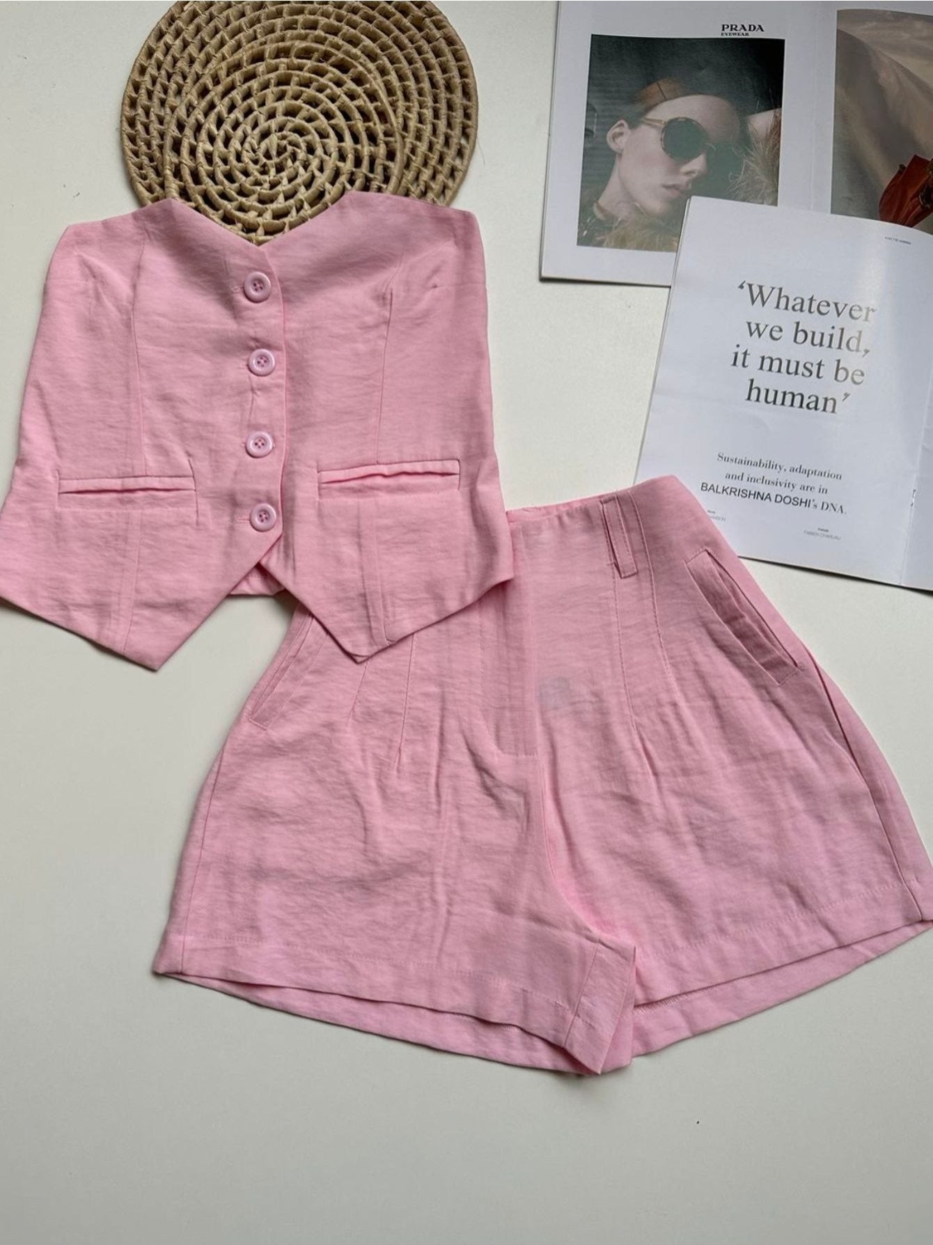 Conjunto Feminino Alfaiataria Top Cropped e Shorts com Pregas Casual