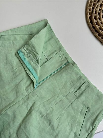 Conjunto Feminino Alfaiataria Top Cropped e Shorts com Pregas Casual