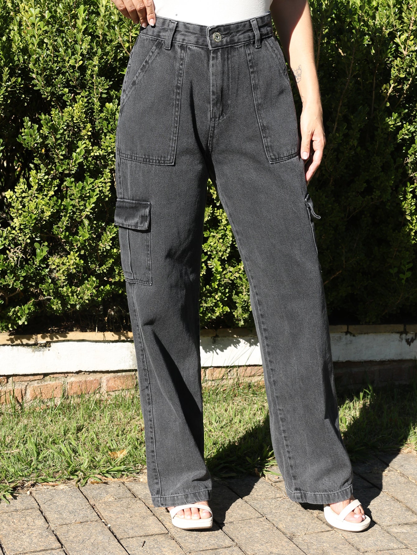 Calça Cargo Feminina Pantalona com Bolsos Laterais e Zíper