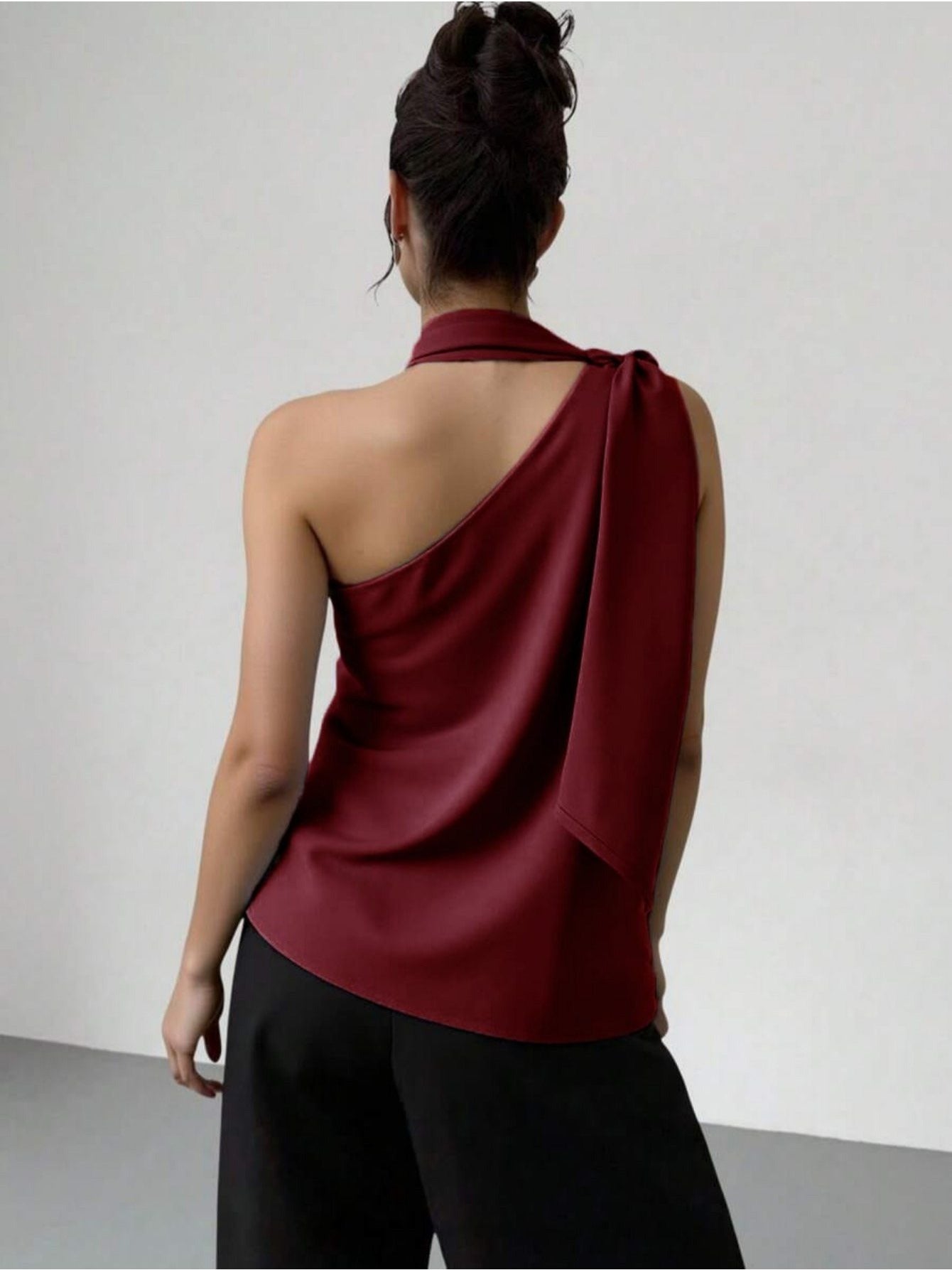Blusa Feminina Ombro Único com Laço Ajustável Cetim Elegante Festa