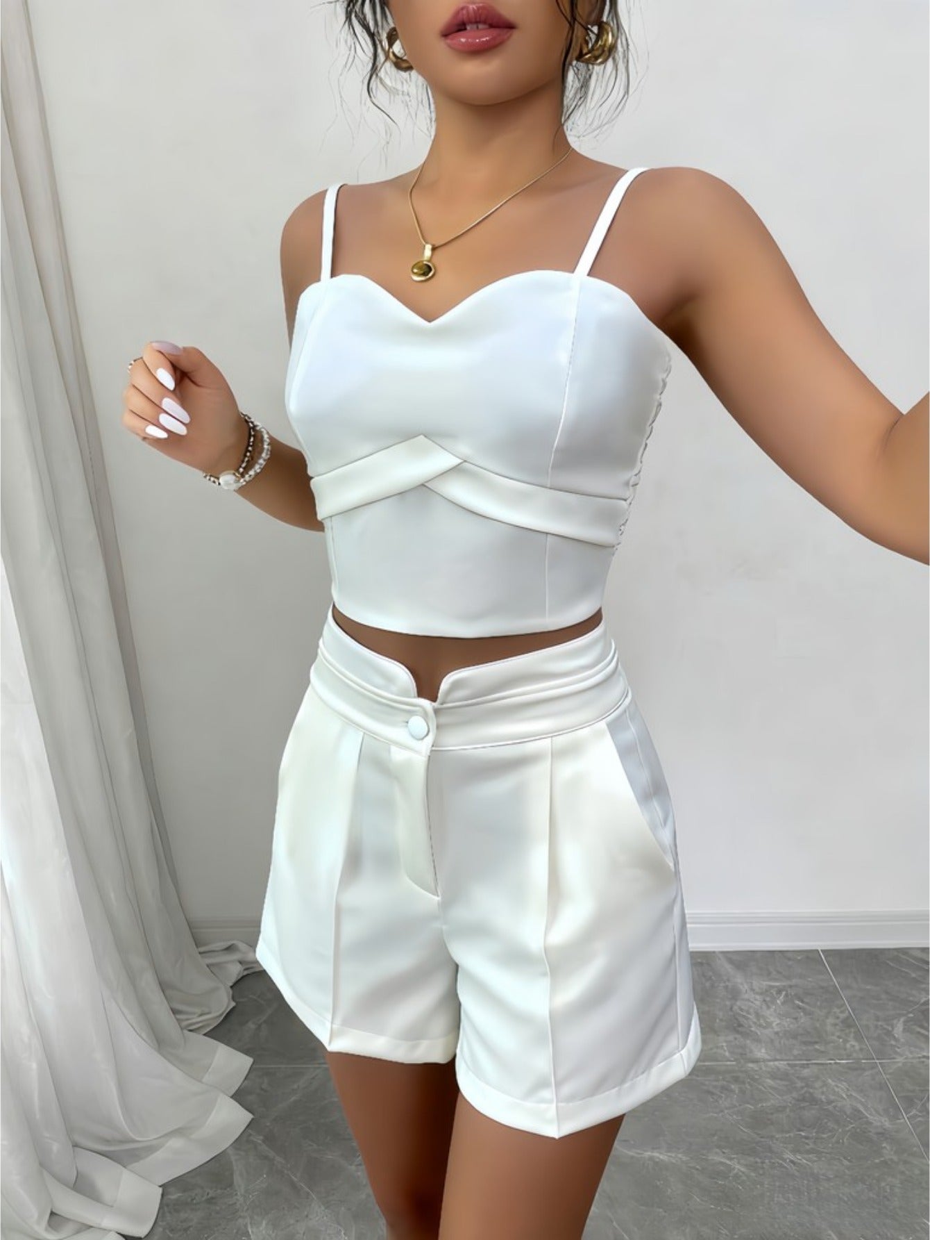 Conjunto Feminino Alfaiataria Top Cropped Bustier e Shorts Elegante