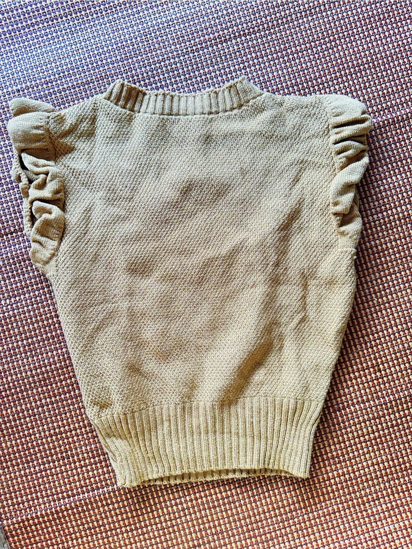 Blusa Tricot Feminina Gola Alta com Babados nas Mangas Sem Mangas
