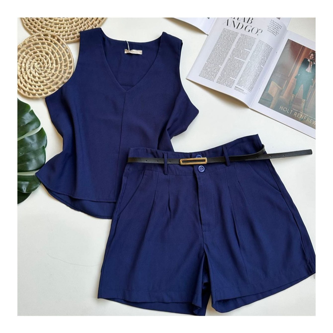 Conjunto Feminino Alfaiataria Regata Decote V e Shorts com Cinto Casual