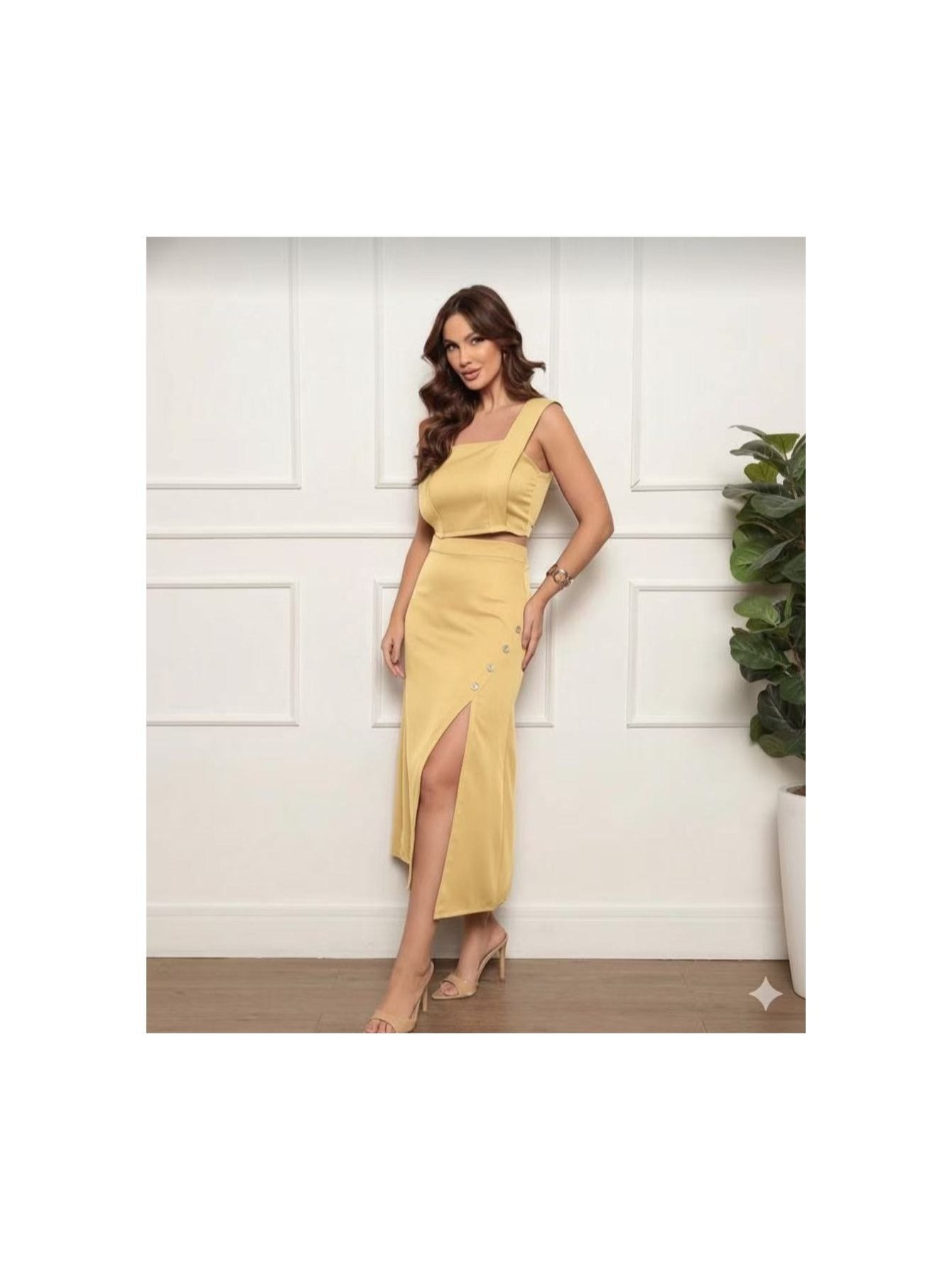 Conjunto Feminino Alfaiataria Top Cropped e Saia Midi com Fenda e Botões