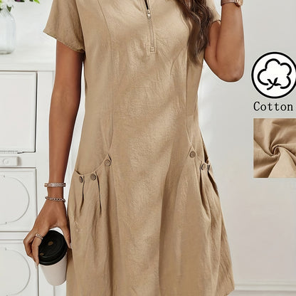 Vestido Curto Evasê com Zíper Costas Bolsos e Botões Frontais