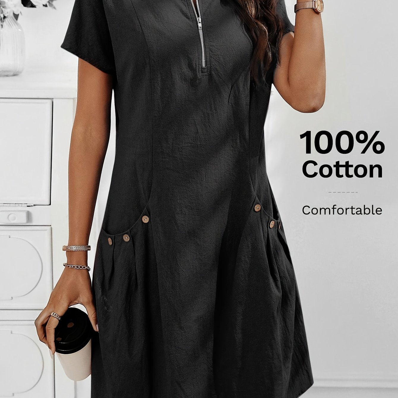 Vestido Curto Evasê com Zíper Costas Bolsos e Botões Frontais