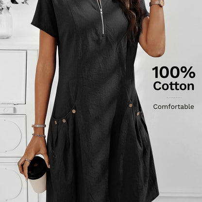 Vestido Curto Evasê com Zíper Costas Bolsos e Botões Frontais