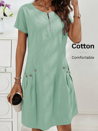 Vestido Curto Evasê com Zíper Costas Bolsos e Botões Frontais