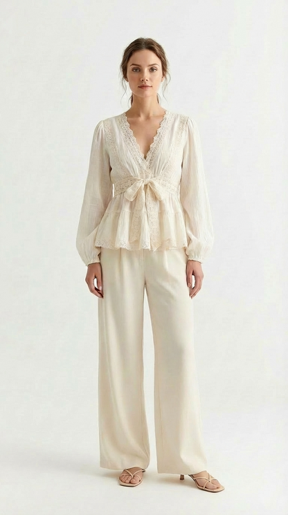 Blusa Feminina Renda Manga Longa Decote V com Amarração Peplum Romântica
