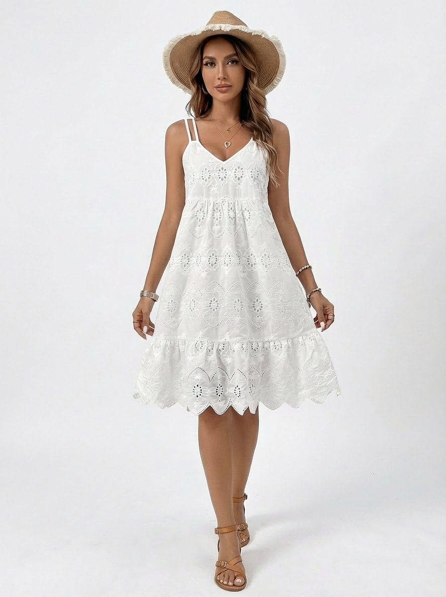 Vestido Curto Laise Branco com Bordado Inglês Alças Duplas Decote V