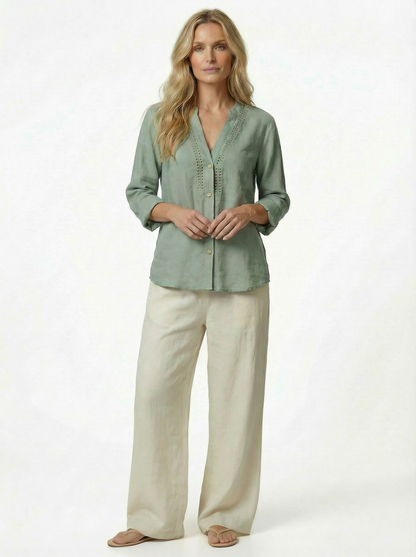 Blusa Feminina Linho Manga 3/4 Decote V com Bordado e Botões Elegante