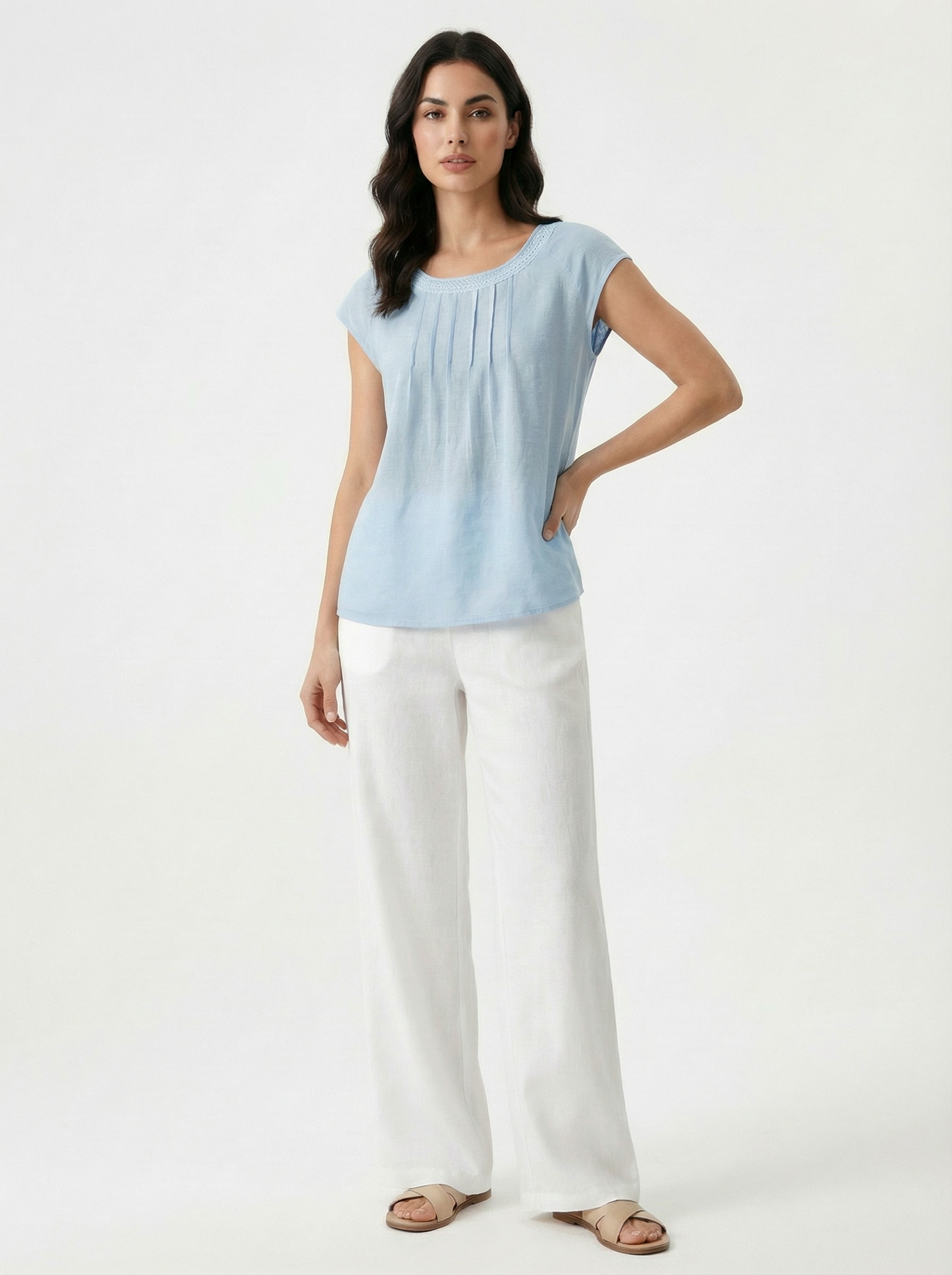 Blusa Feminina Linho Manga Curta com Pregas Frontais e Bordado Casual